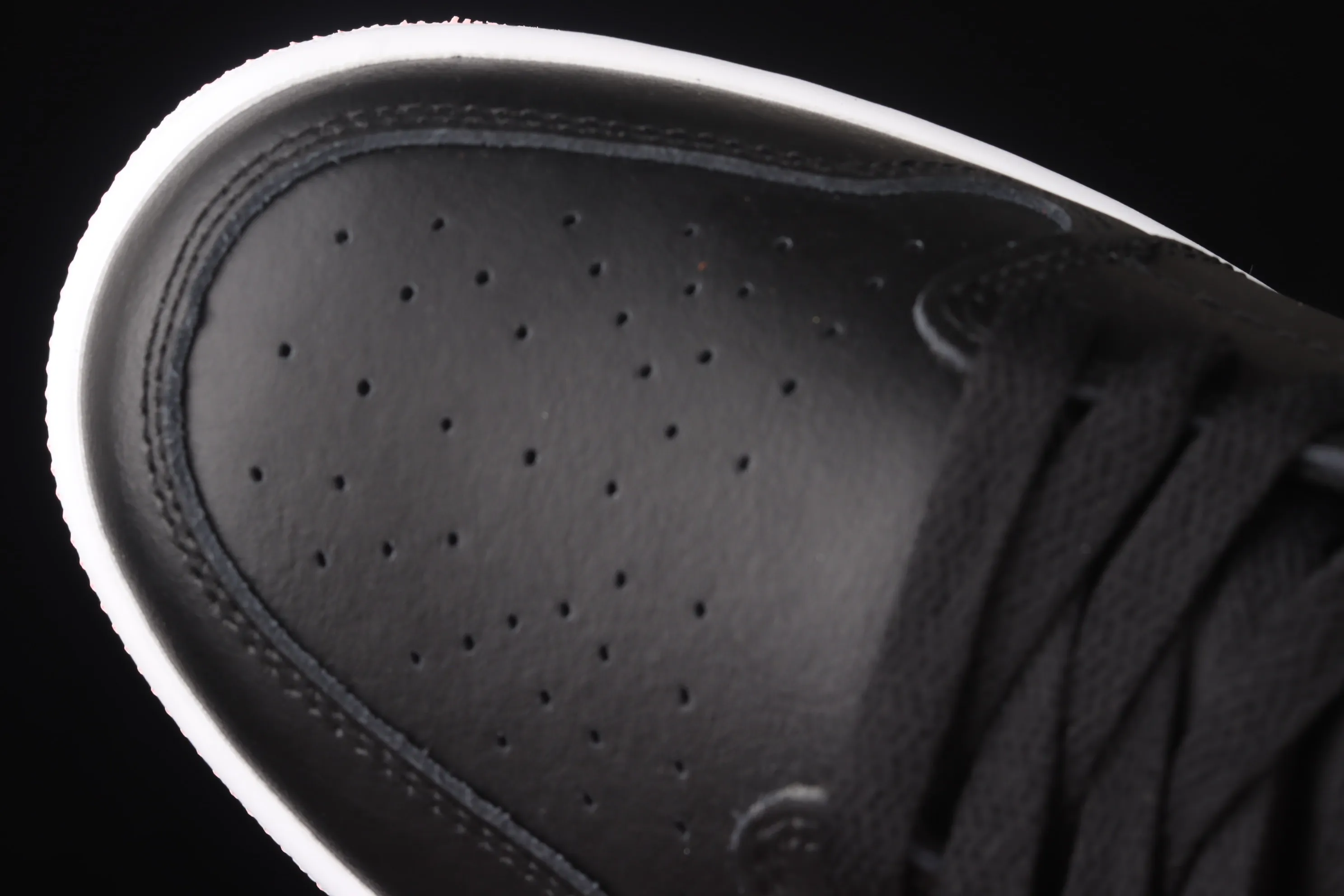All categories Air Jordan Jordan series basketball shoes Air Jordan 1 Mid Air Jordan 1 Mid AJ1 Joe 1 black and white mid-top basketball shoes 555112-061